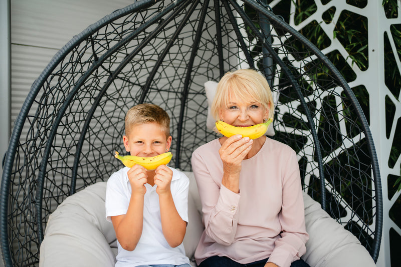Oma und Enkel 