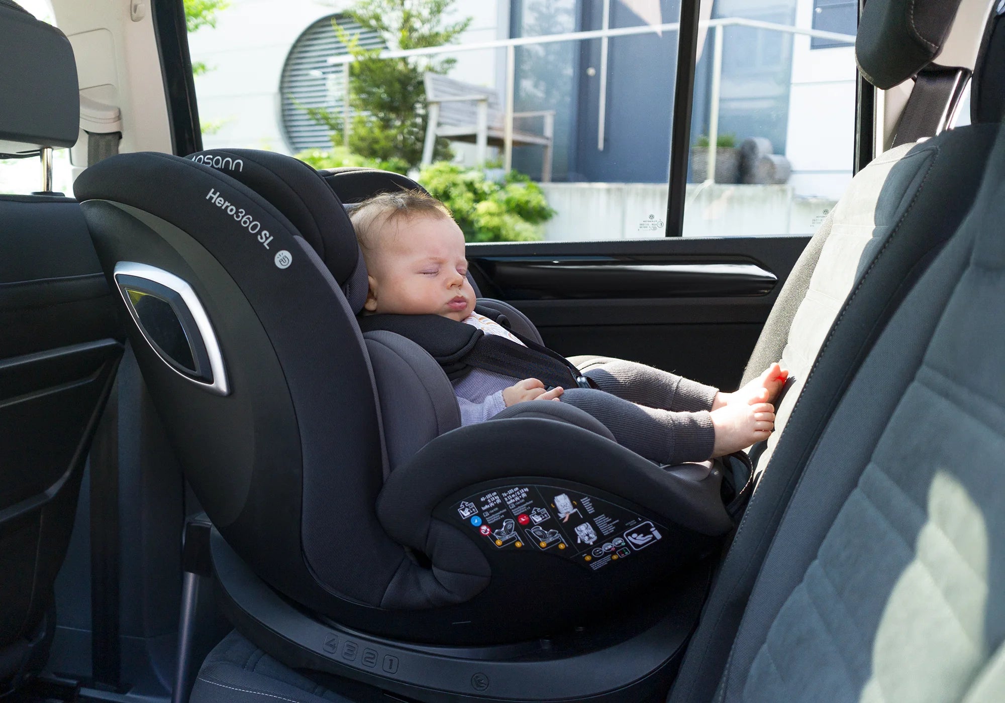 Kind schlafen in Osann Kindersitz 