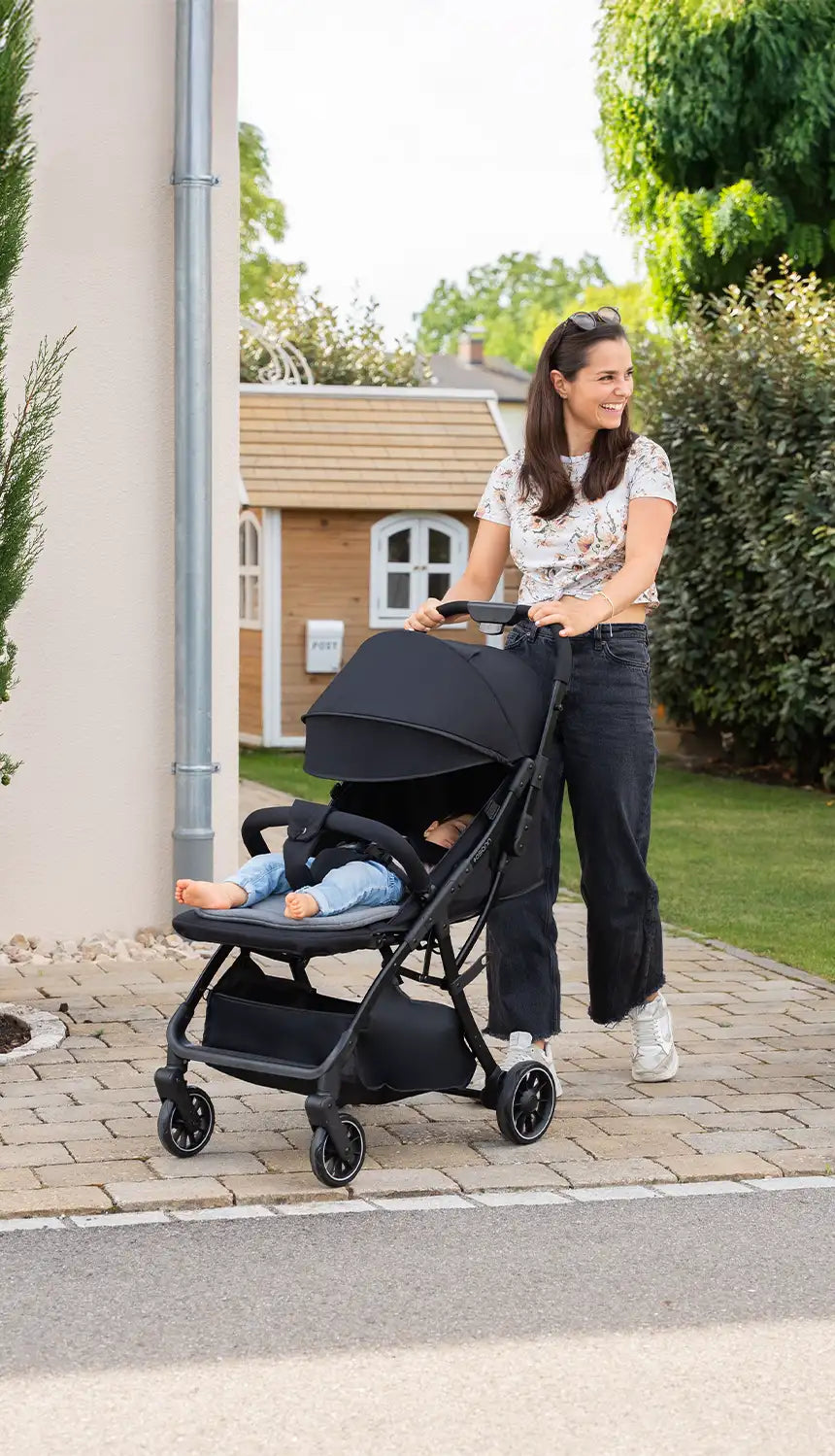 Osann Boogy 2 mit Baby und Mama beim spazieren