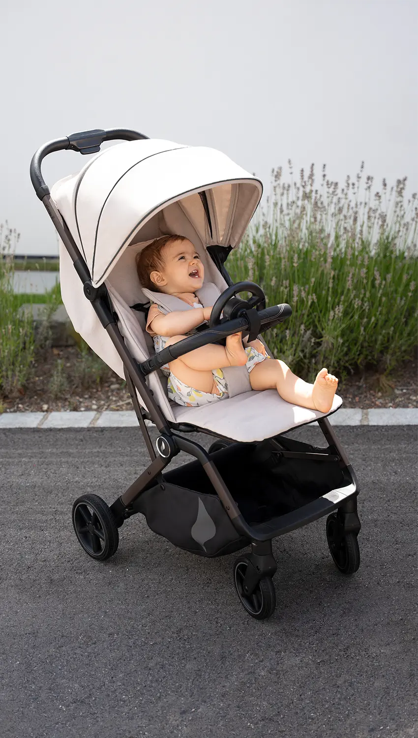 Boogy 2 Buggy mit glücklichem Baby