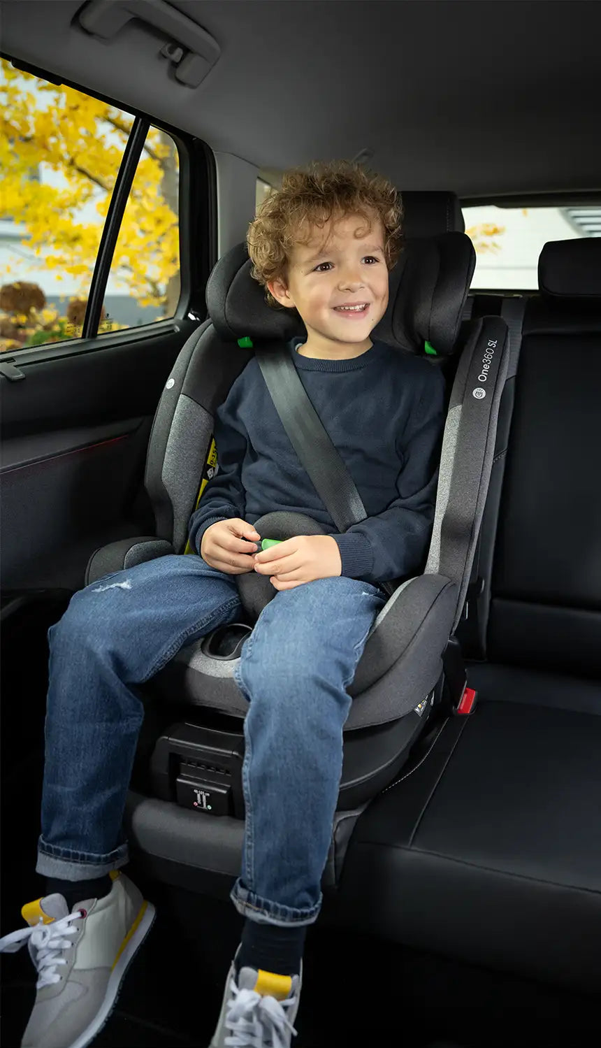 Osann One360 SL Kindersitz mit Junge im Auto