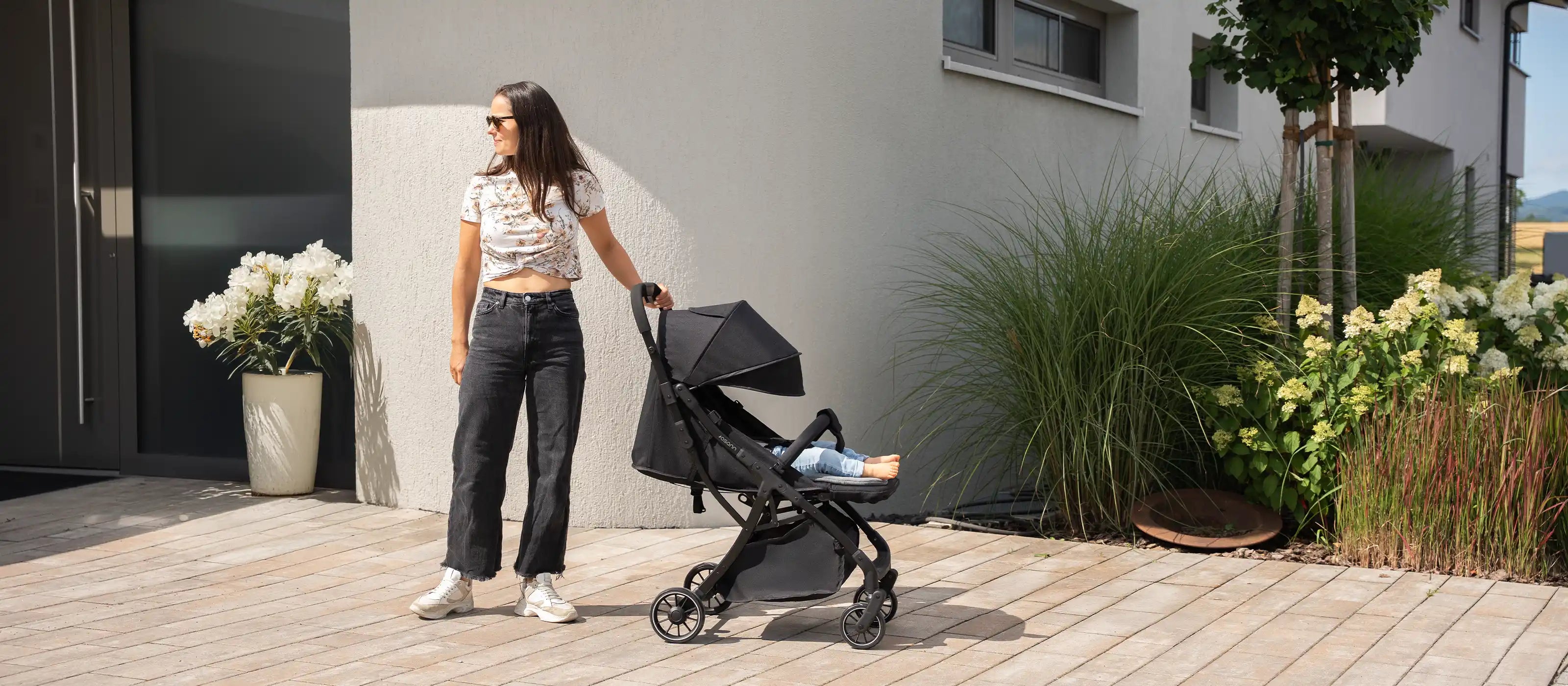 Osann Aki Buggy mit Mutter und Kind