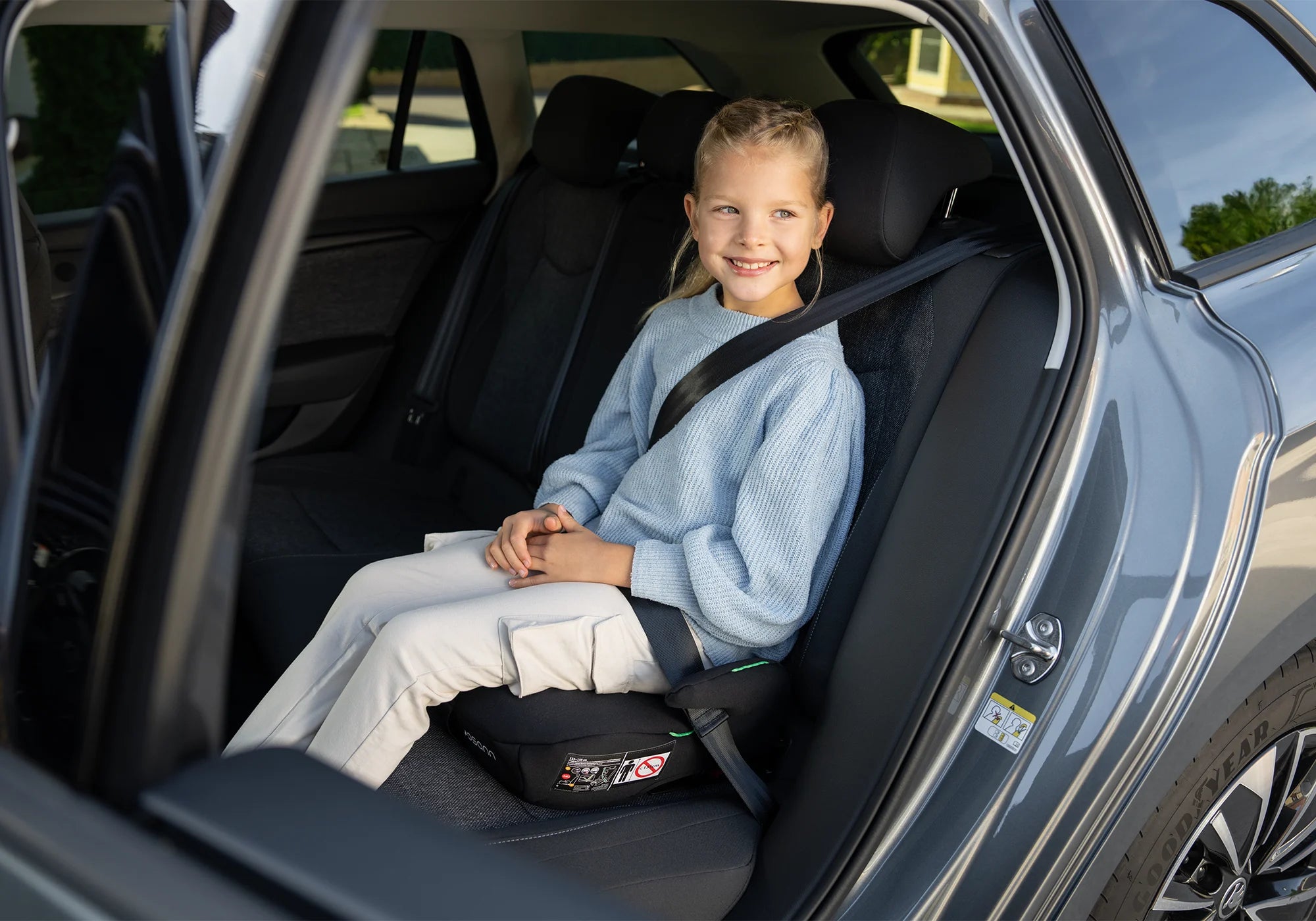 Osann Boot Isofix Sitzerhöhung mit Kind im Auto 