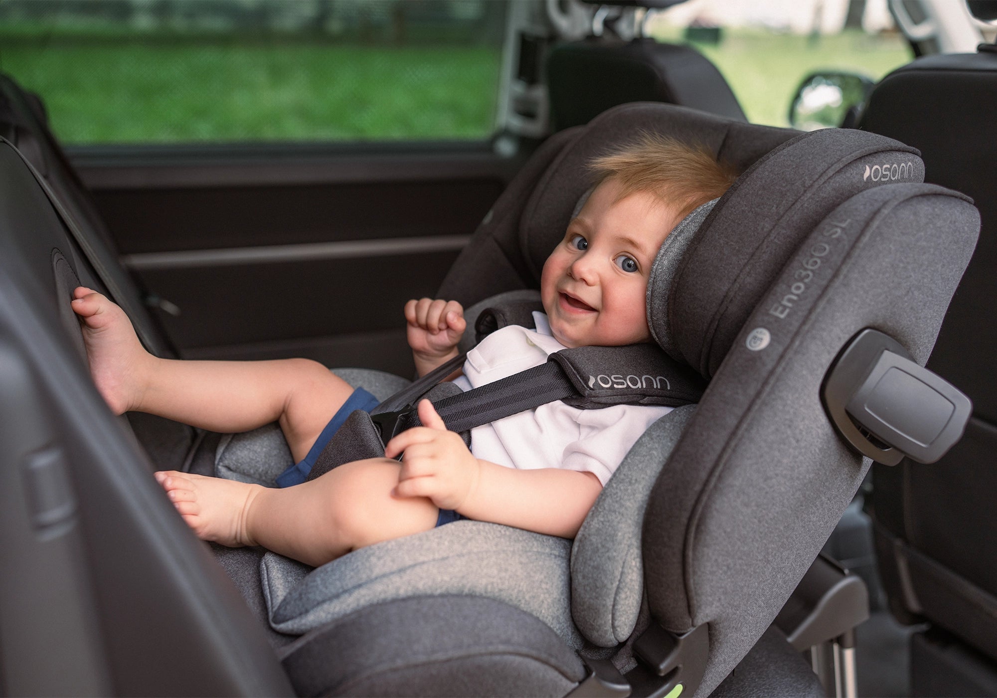 Osann Eno360 SL Kindersitz mit Kind im Auto reboard