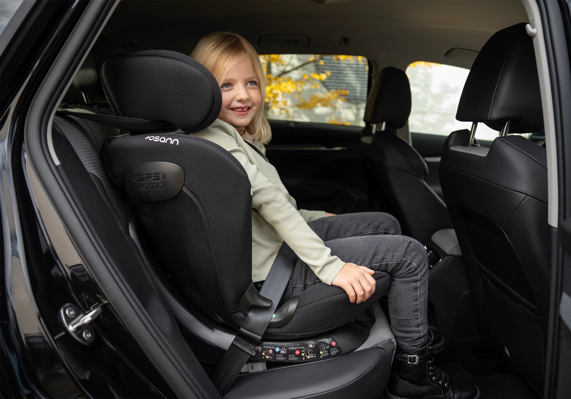 Osann Floyd360 Kindersitz im Auto mit Kind 