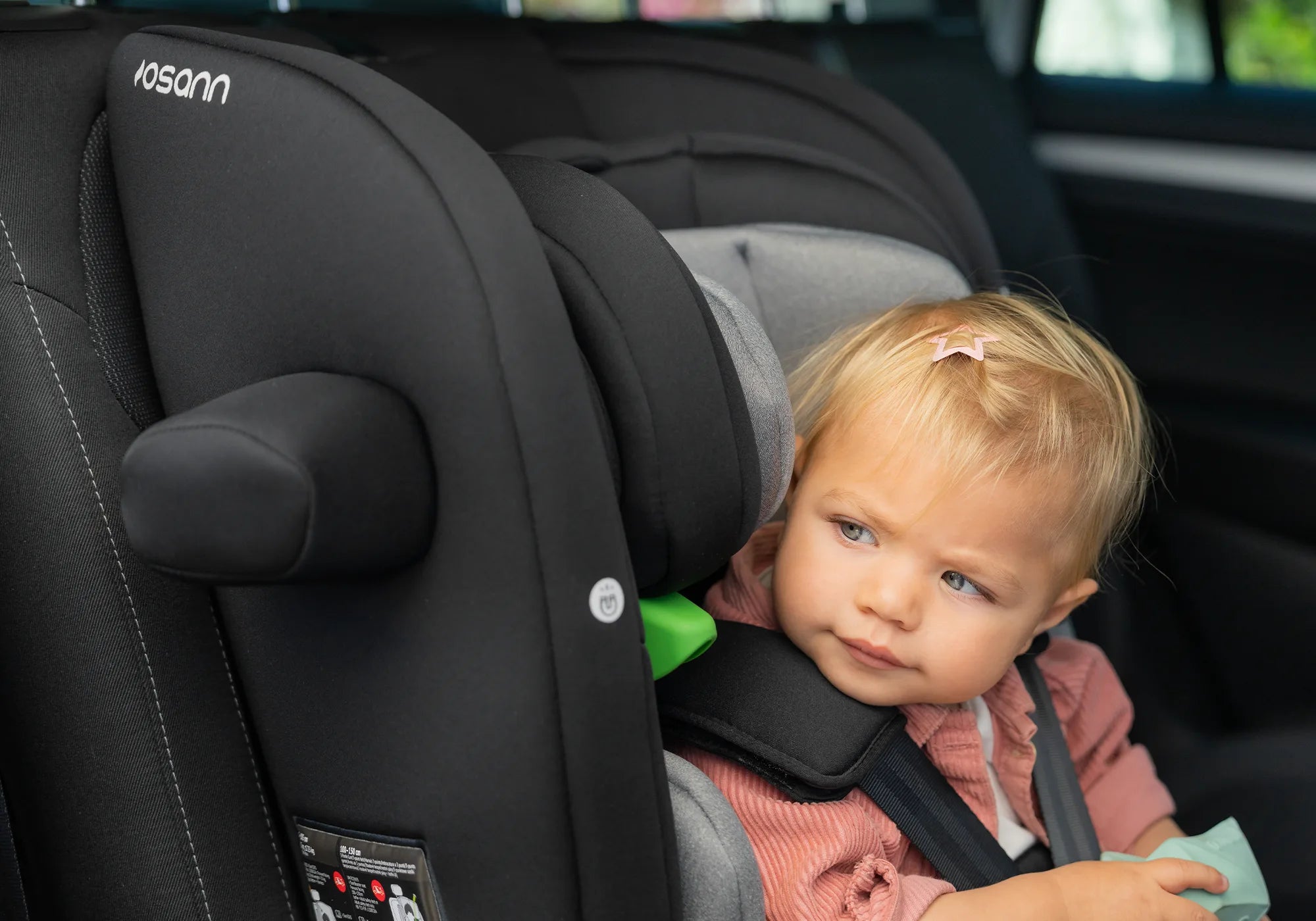 Osann Flux Isofix Kindersitz Seitenaufprallschutz mit Kind im Auto 