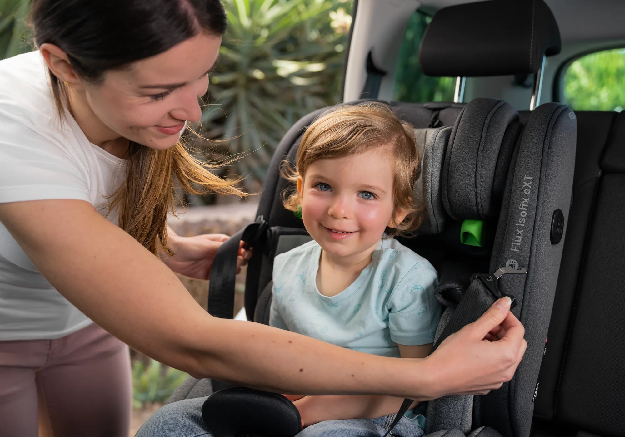Osann Flux isofix eXT Kindersitz mit Kind im Auto 