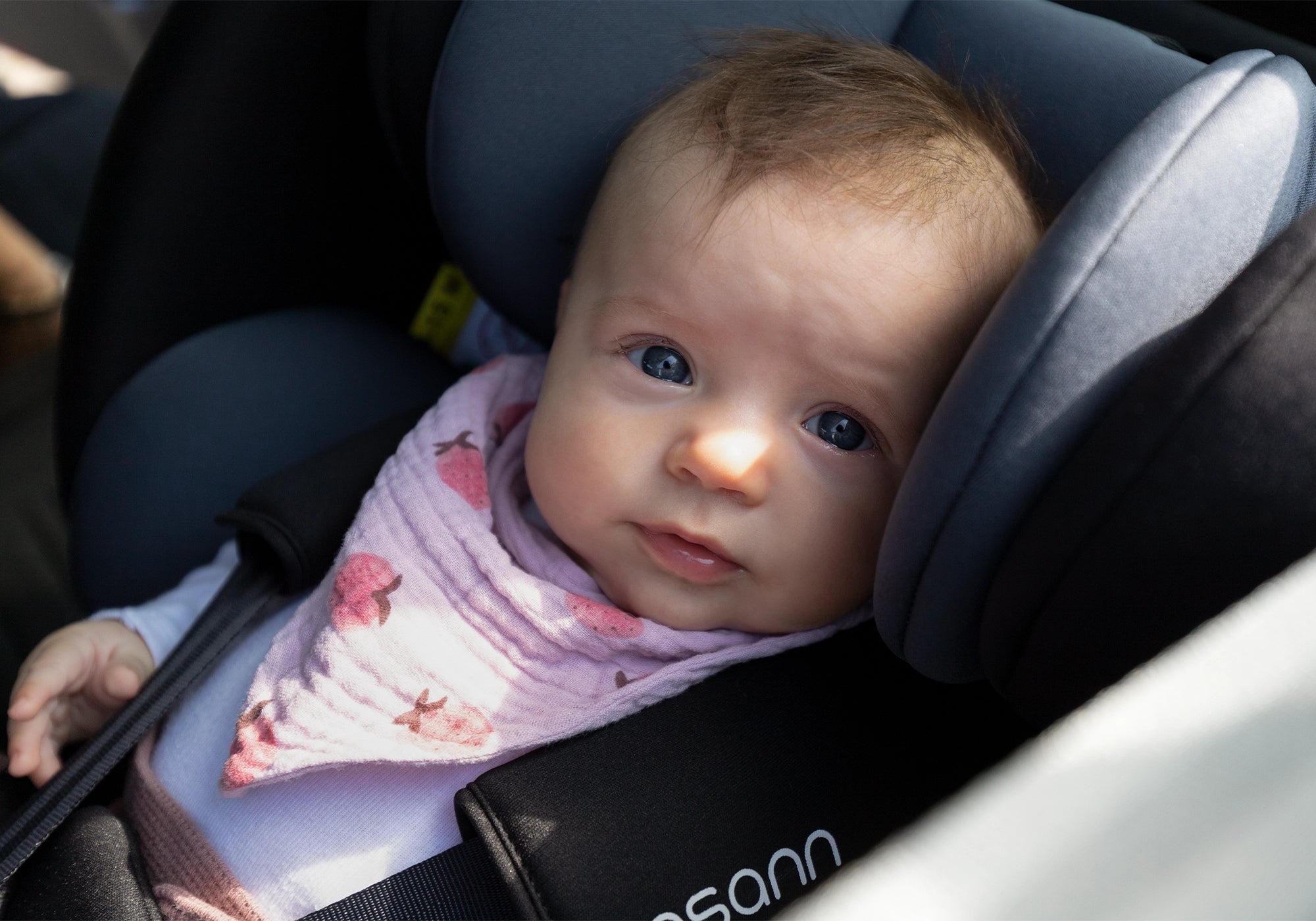 Osann Huddle 3 Kindersitz im Auto mit Kind