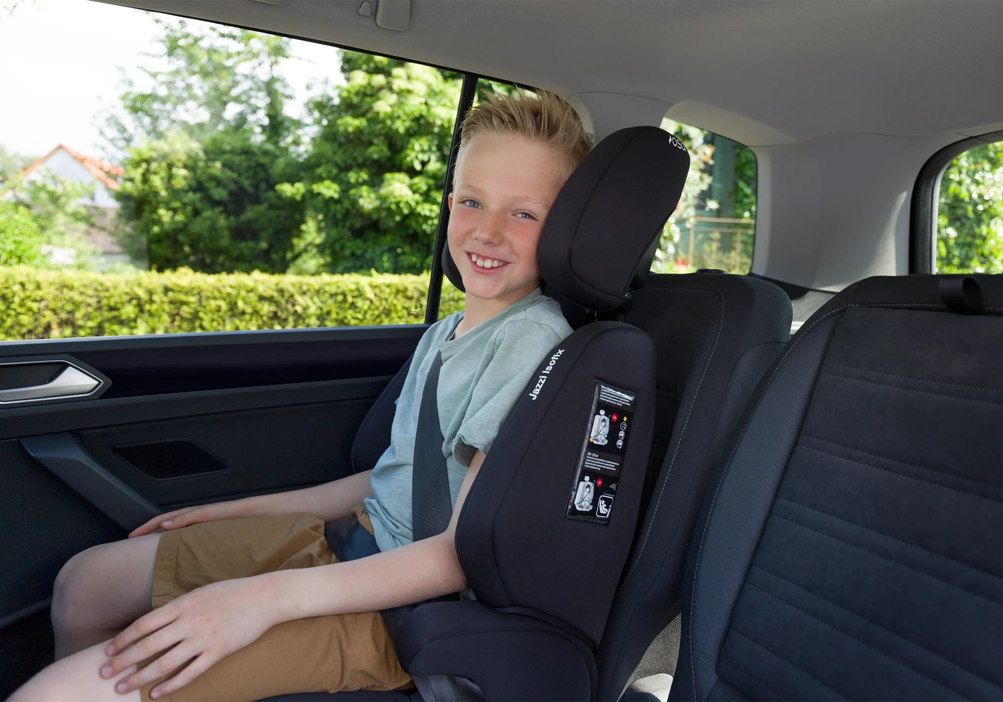 Osann Jazzi Isofix Kindersitz mit Kind im Auto
