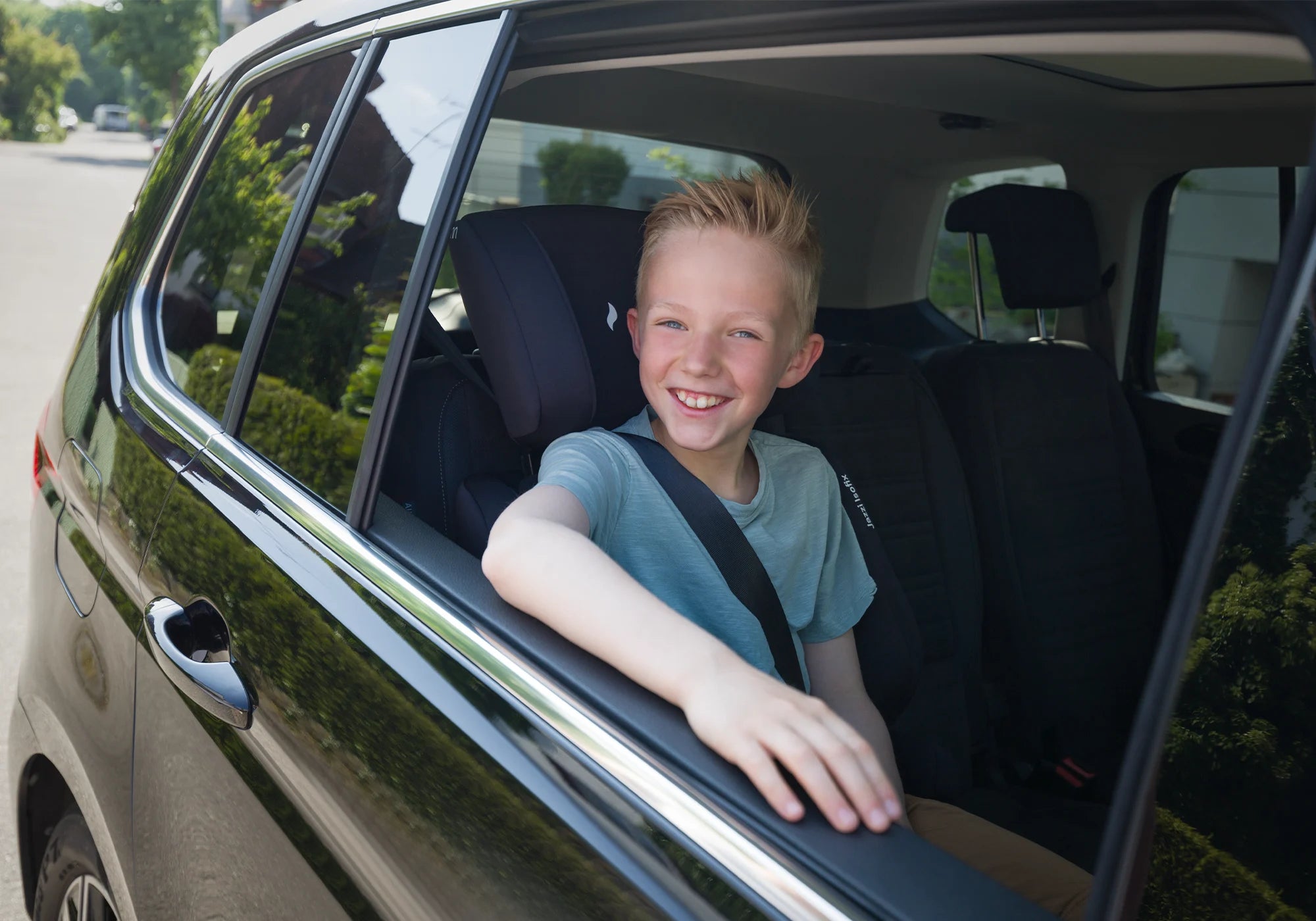 Osann Jazzi Isofix Kindersitz im Auto mit Kind