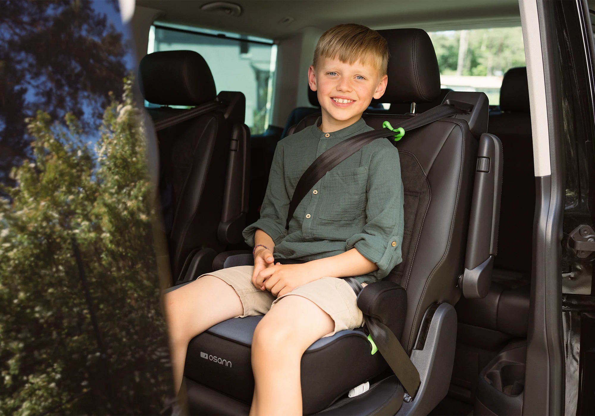 Osann Junior Isofix Gurtfix Sitzerhöhung mit Kind im Auto