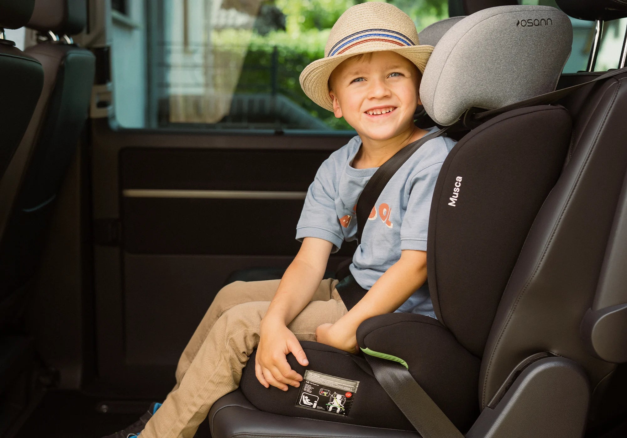 Osann Musca Kindersitz im Auto mit Kind