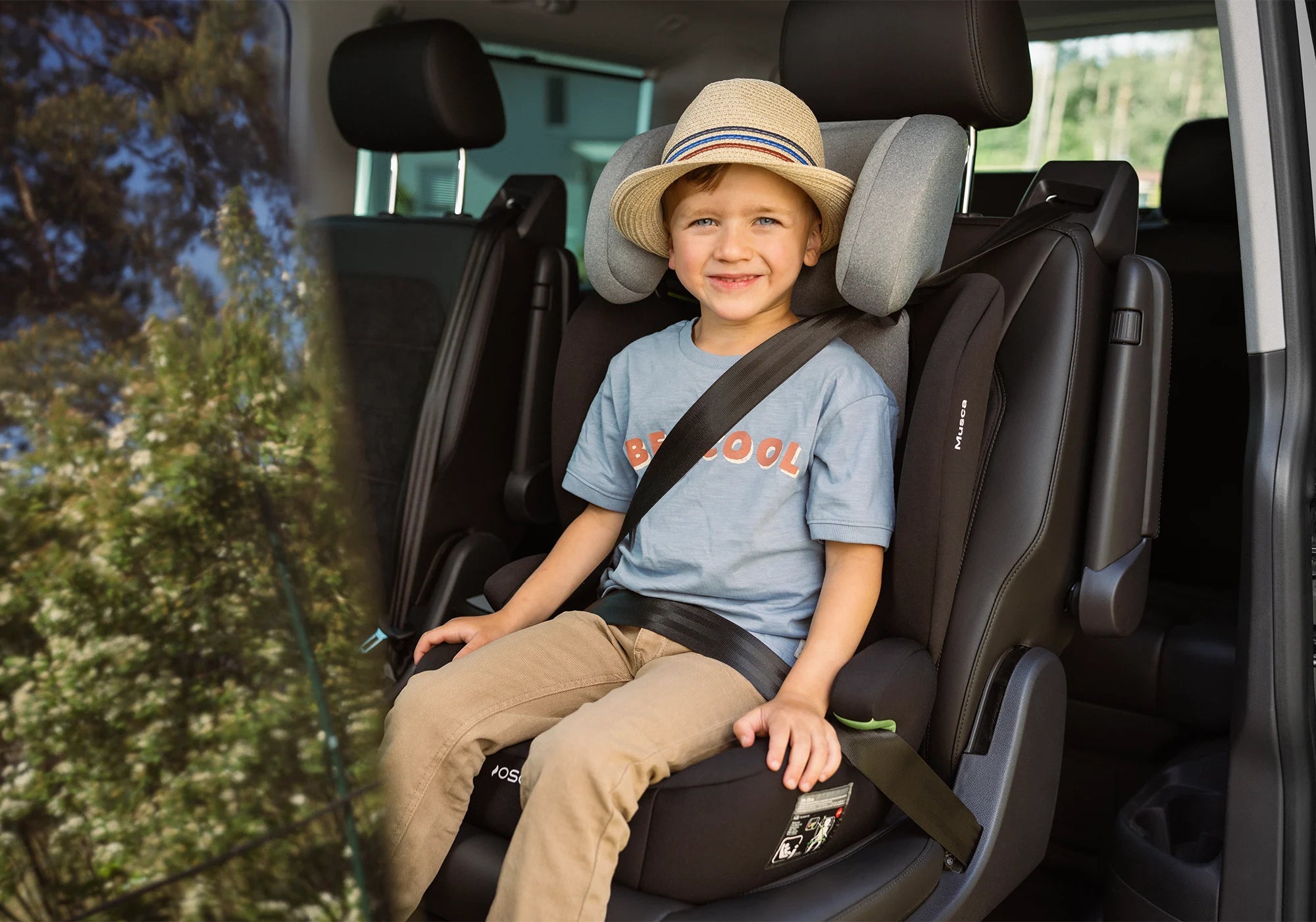 Osann Musca Kindersitz mit Kind im Auto