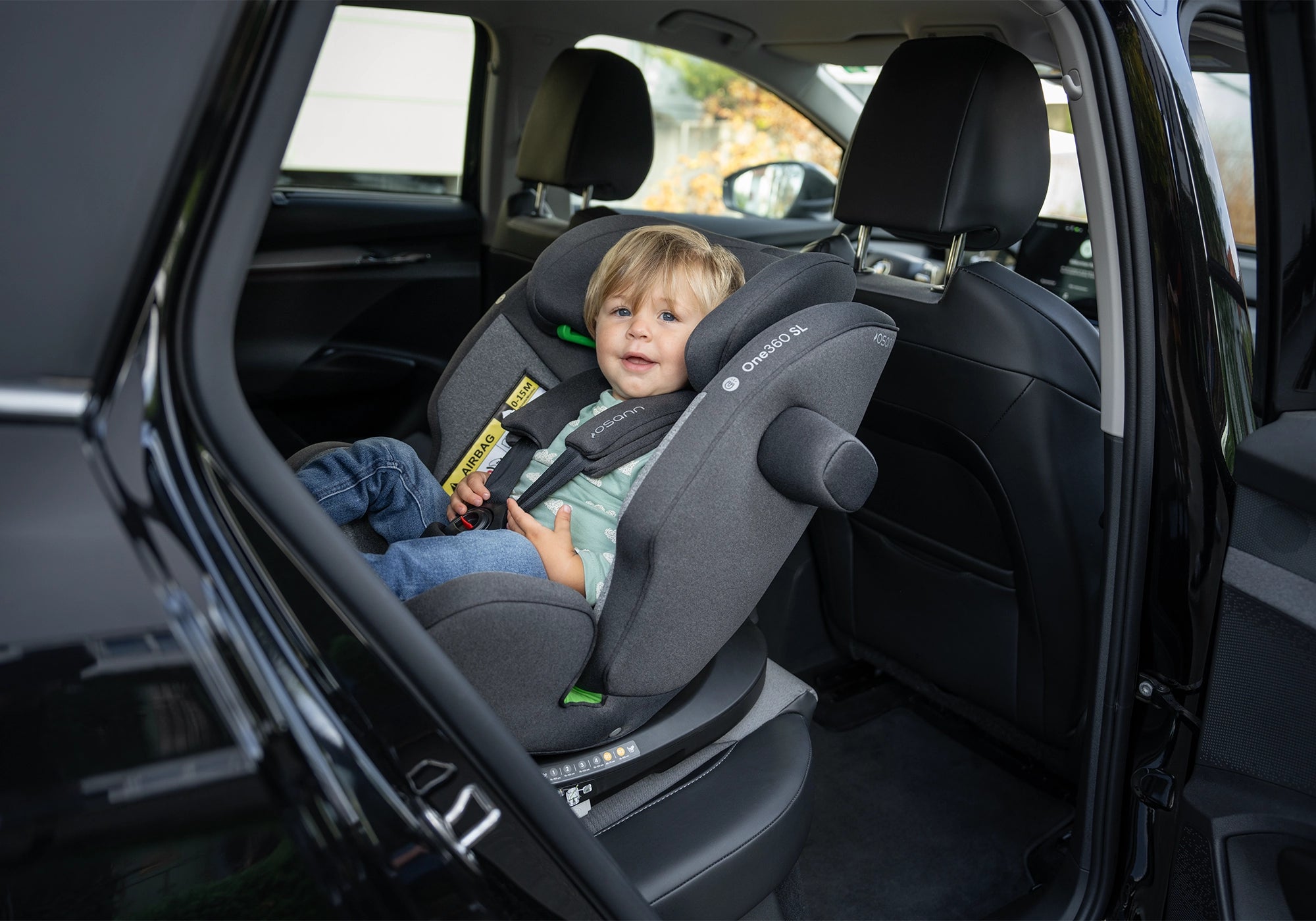 Osann One360 SL Kindersitz reboard im Auto mit Kind