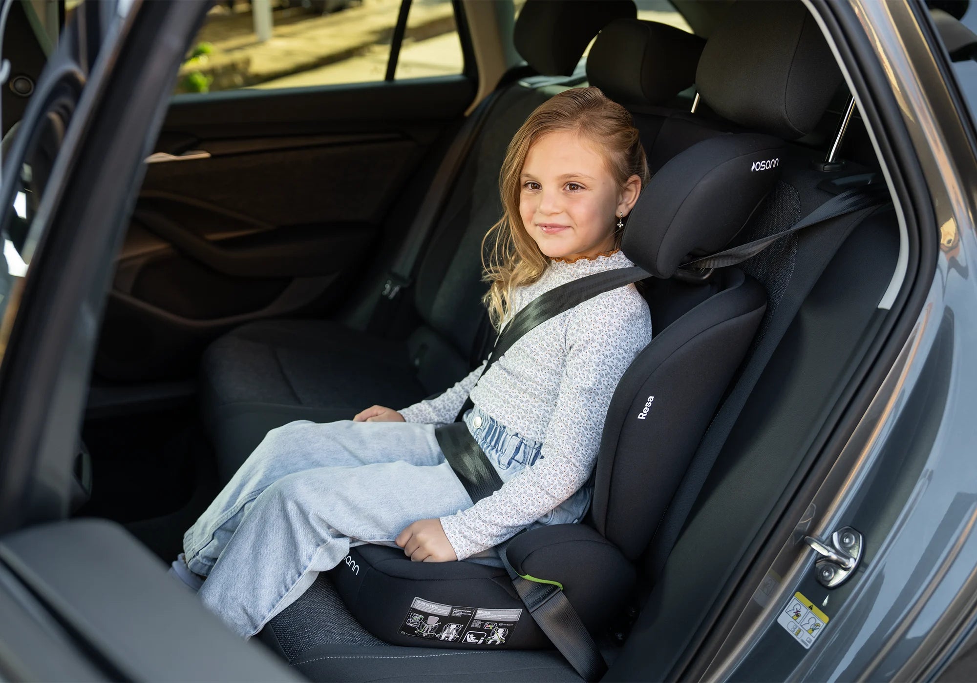 Osann Resa Kindersitz mit Kind im Auto