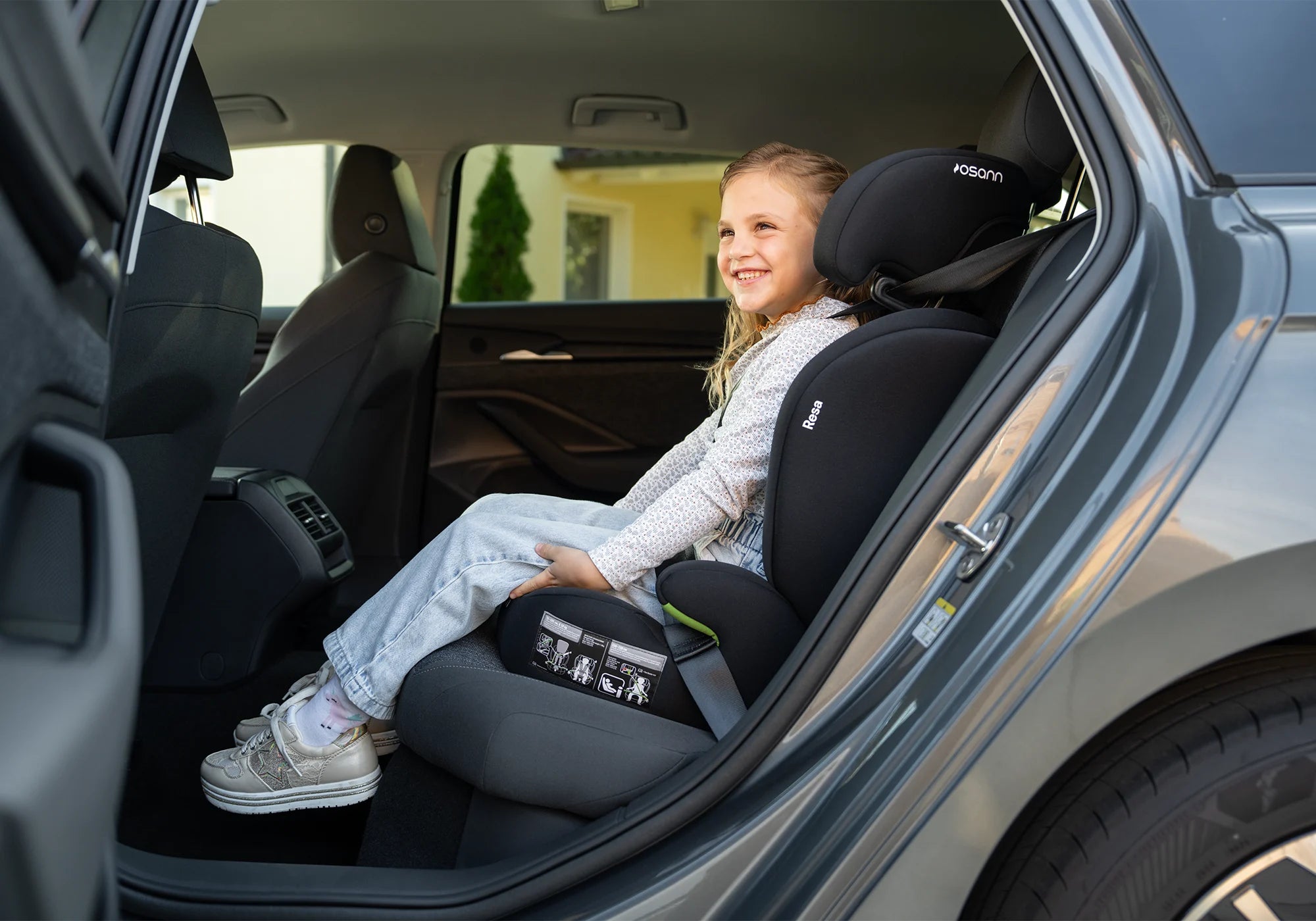 Osann Resa Kindersitz mit Kind im Auto