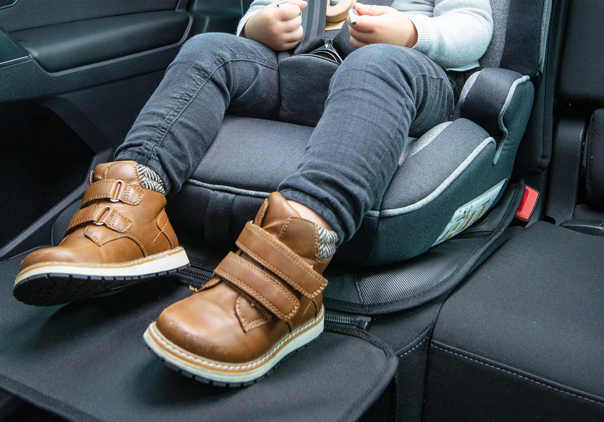 Feetup Schutzunterlage im Auto 