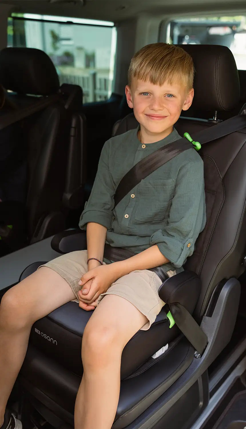 Junior Isofix Gurtfix Sitzerhöhung mit Kind im Auto 