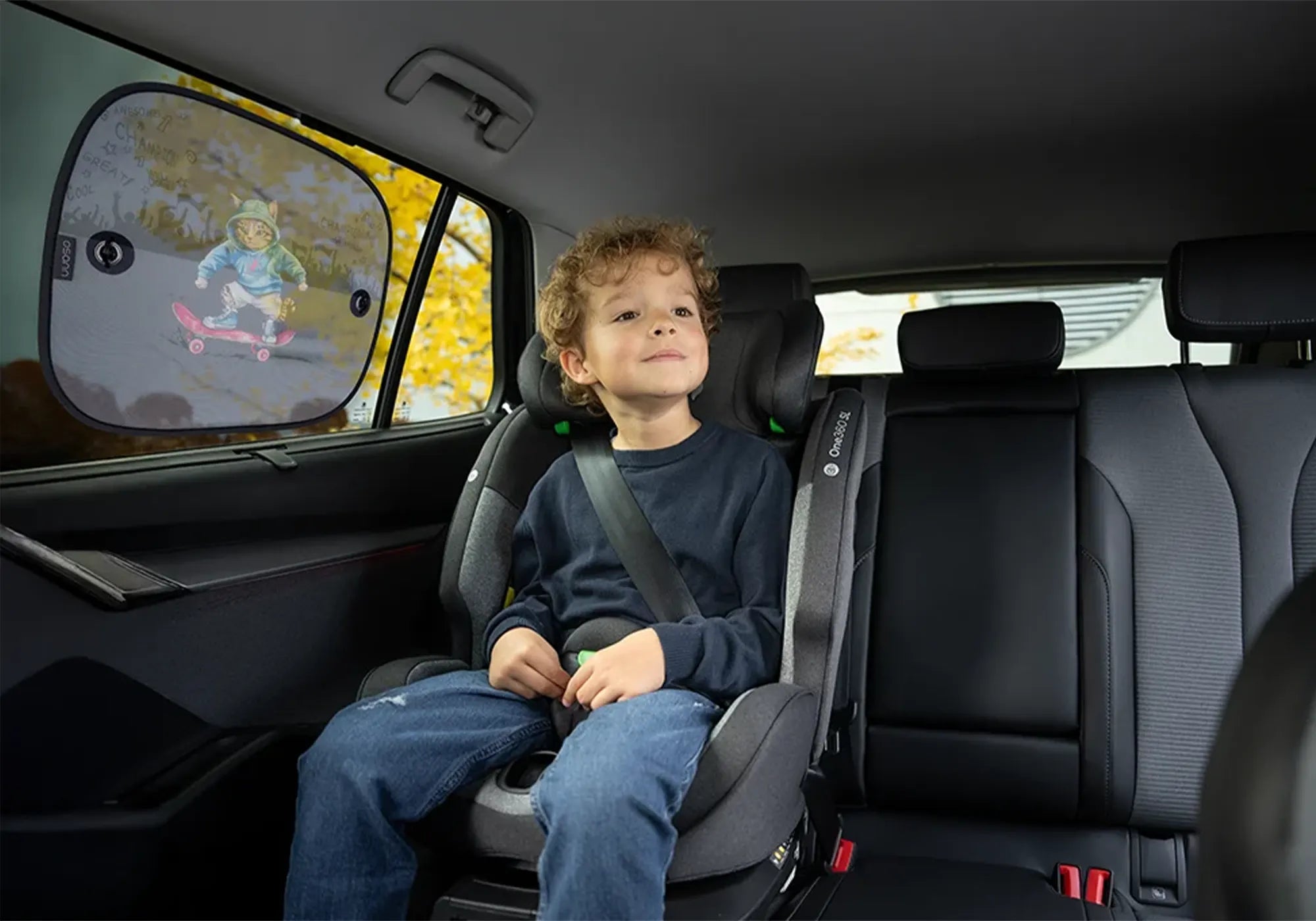 Sonnenschutz im Auto mit Kind