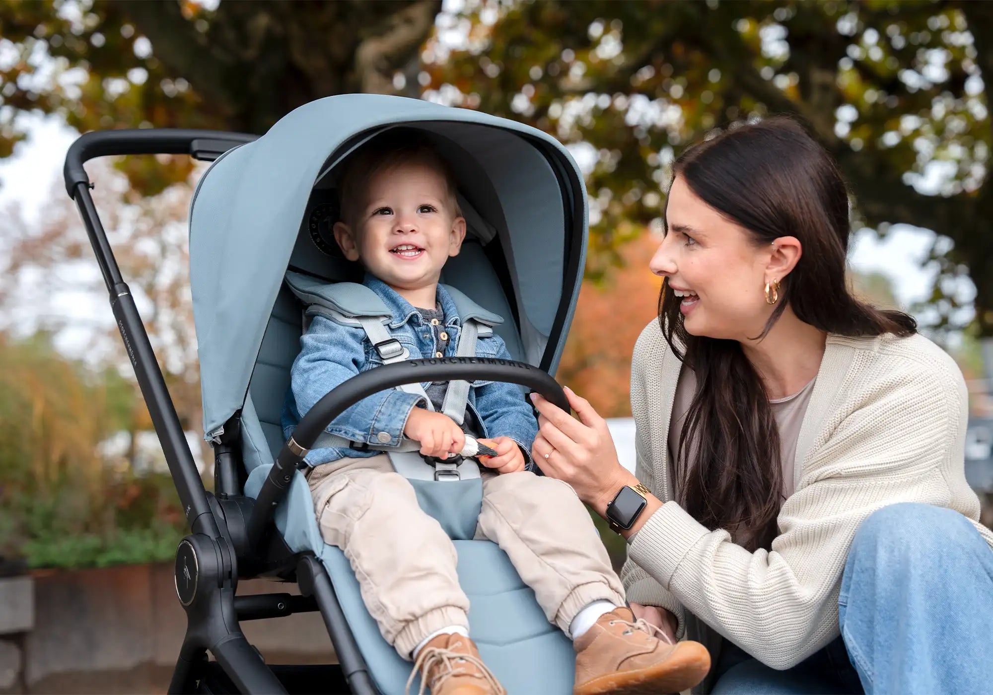 Nik Kinderwagen Sportaufsatz mit Mutter und Kind