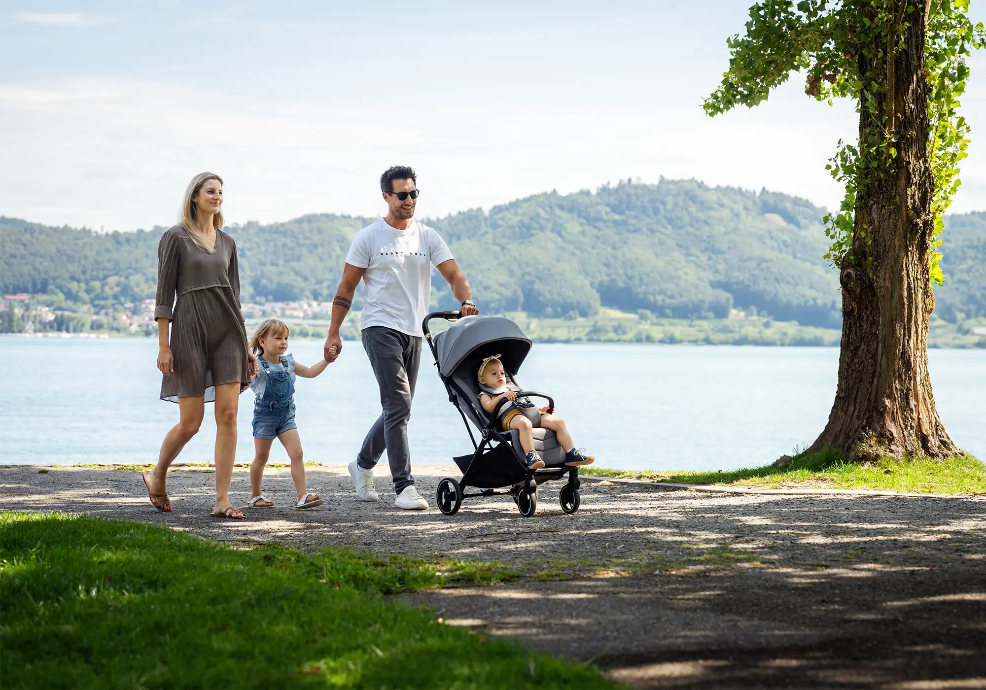 Storchenmühle Niko Buggy mit Familie unterwegs