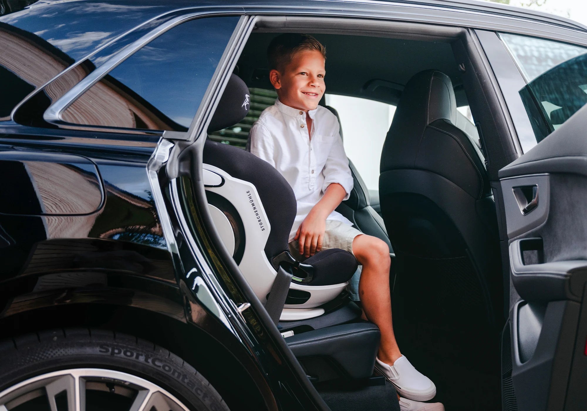 Storchenmühle Niki next Kindersitz mit Kind im Auto